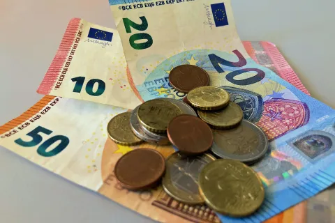 Euro-Scheine und Münzen (Foto: Torsten Matenaers)